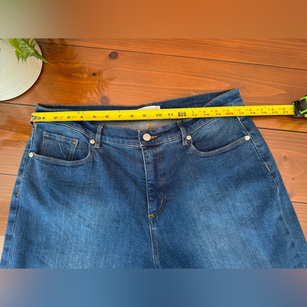 LOFT Women’s Denim Jeans Straight Leg with Stretch Size 12 or 31 - Picture 9 of 11